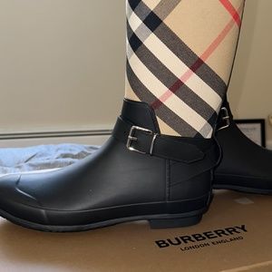 Authentic Burberry rain boots for sale US women’s size 10